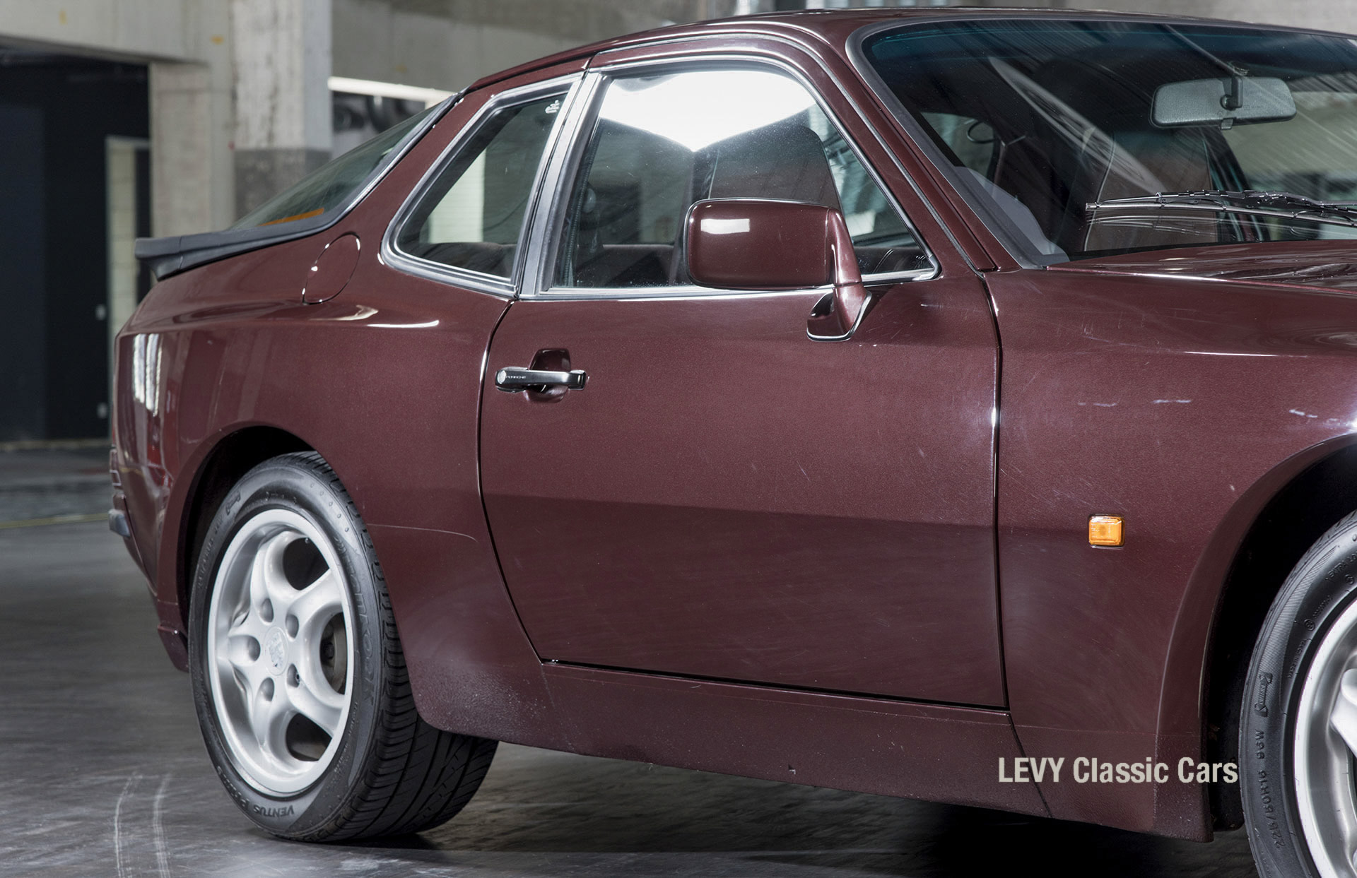 Porsche 944 400238 16