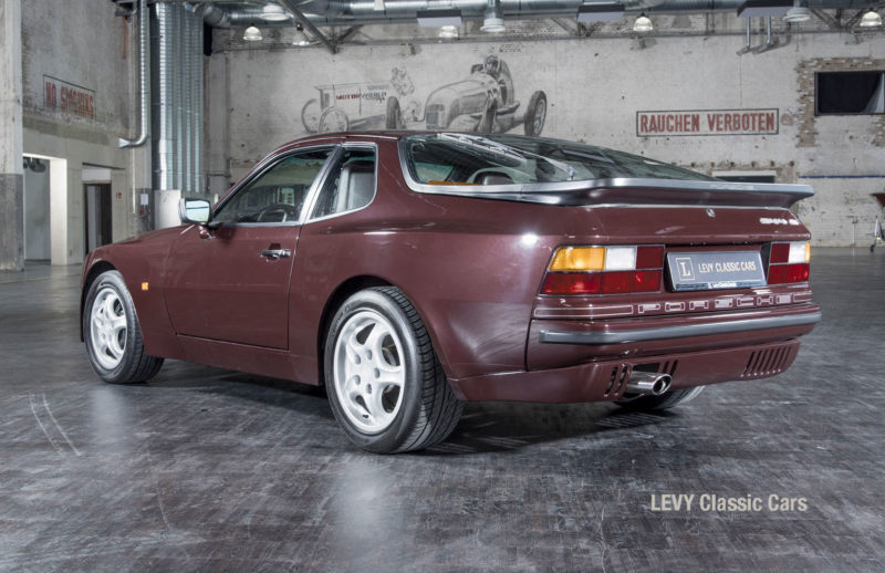 Porsche 944 400238 41