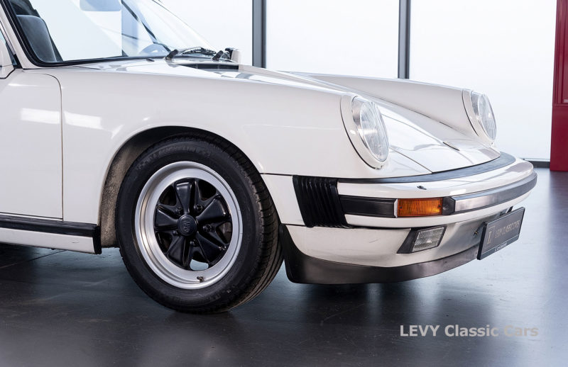 Porsche 911 3.2 Carrera Targa CC61136 035