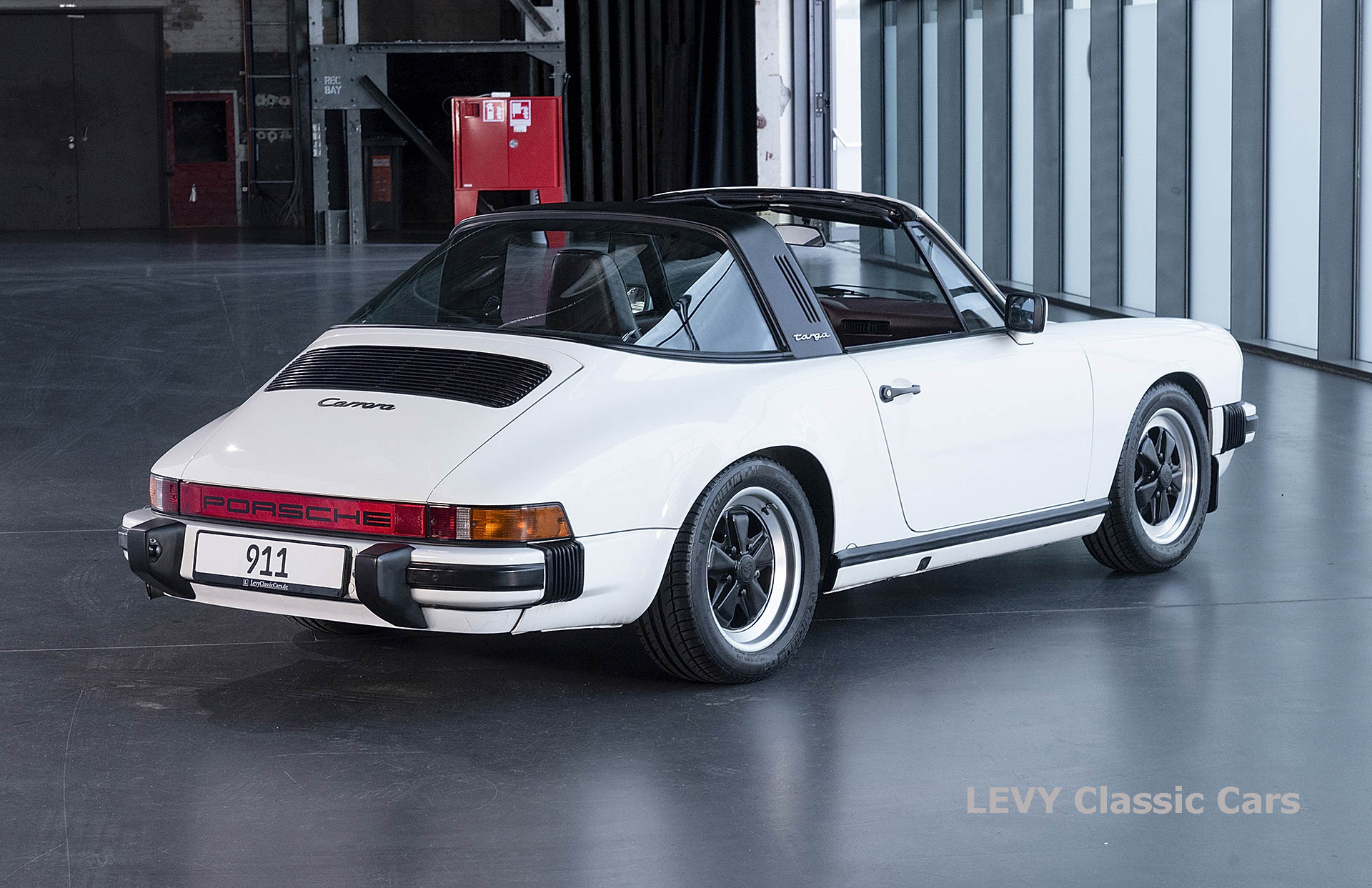 Porsche 911 3.2 Carrera Targa CC61136 069